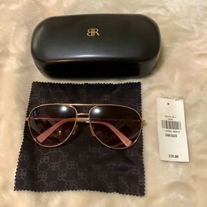 Banana Republic women’s/unisex aviator sunglasses. Rose gold frame and pink tint